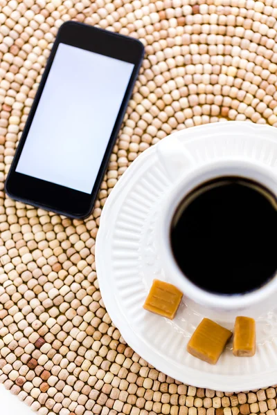 Fresh coffee and smart phone — Stock Photo, Image