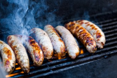 Barbekü ızgara et pişirme
