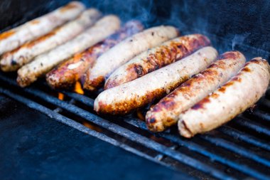 Barbekü ızgara et pişirme