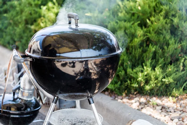 Grillen im Freien — Stockfoto