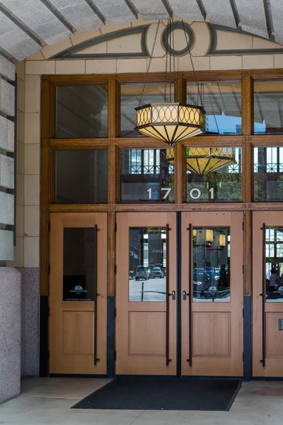 Union İstasyonu'na ve tarihi ahşap kapılar — Stok fotoğraf