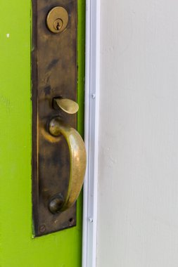 ana cadde, kapı tokmağı