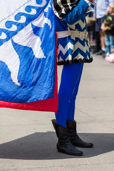 Drapeau trottant performance au Festival italien annuel — Photo