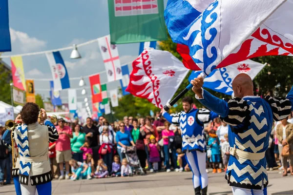 Flag trowing performance at annual Italian Festival — Stock Photo, Image