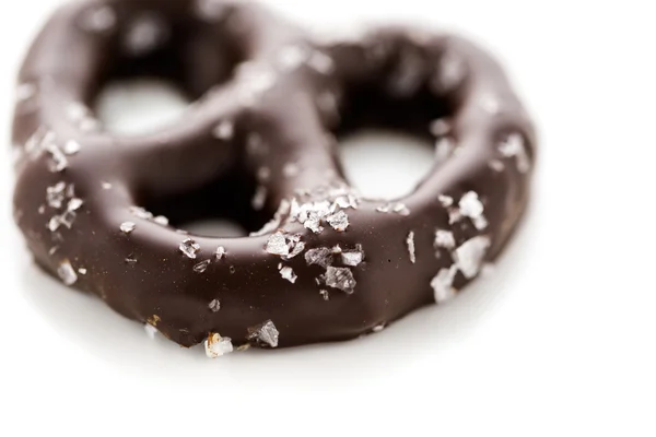 Pretzel al cioccolato con sale marino — Foto Stock