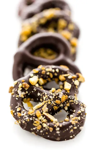 Chocolade overdekte pretzels — Stockfoto