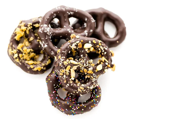Choklad omfattas pretzels — Stockfoto