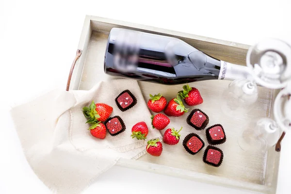 Aardbeien en champaigne chocolade truffels. — Stockfoto