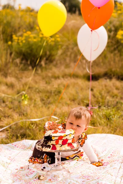 Bebê menina festa de aniversário — Fotografia de Stock