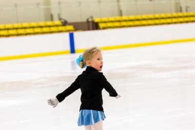 Kız pratik Artistik buz pateni