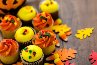 Sarı ve turuncu kek