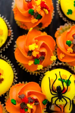 Sarı ve turuncu kek