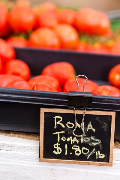 Röda tomater — Stockfoto