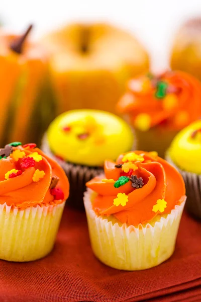 Gelbe und orange Cupcakes — Stockfoto