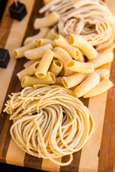 Свіжі спагетті — стокове фото