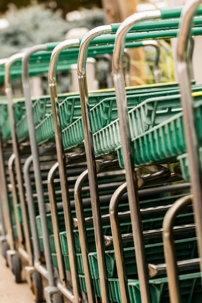 Wózki sklepowe — Zdjęcie stockowe