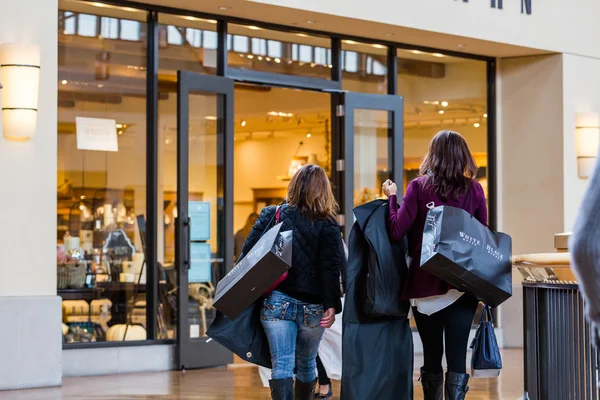 Shopping på park meadows mall — Stockfoto