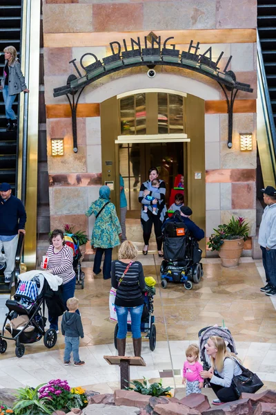 Shopping at Park Meadows Mall — Stock Photo, Image