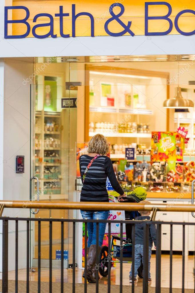 Shopping at Park Meadows Mall – Stock Editorial Photo © urban_light  #54337595