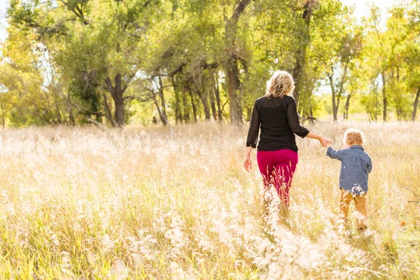 Familie. Moeder en kind — Stockfoto