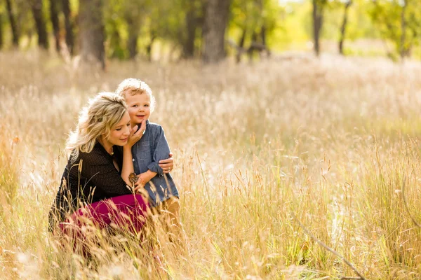 Aile. Anne ve çocuk — Stok fotoğraf