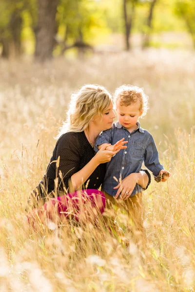 Aile. Anne ve çocuk — Stok fotoğraf