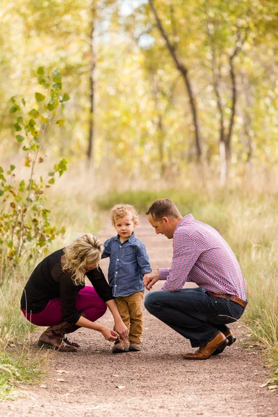 Familie. Ouders en kind — Stockfoto