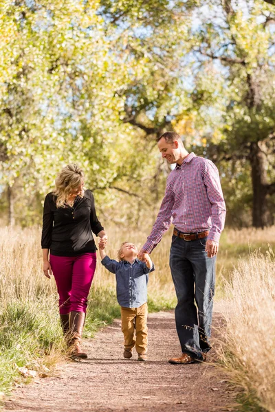 Familie. Eltern und Kind — Stockfoto