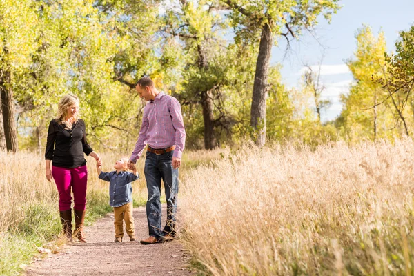 Familie. Ouders en kind — Stockfoto