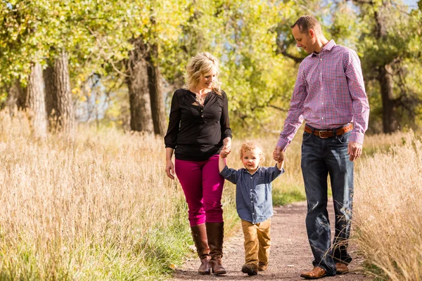 Famiglia. Genitori e figli — Foto Stock