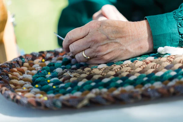 Faire un tapis avec des matériaux vintage — Photo