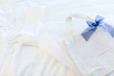 Düğün için beyaz çanta