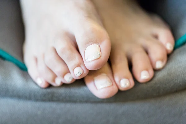 Manicura y pedicura de novia . — Foto de Stock