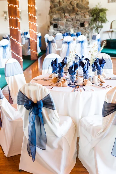 Salão de banquetes decorado para casamento — Fotografia de Stock