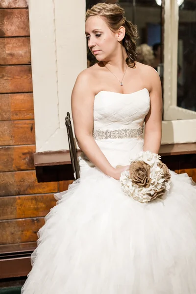 Sposa wating nella sua stanza — Foto Stock