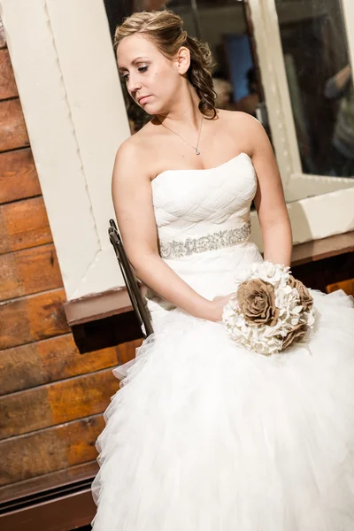 Novia wating en su habitación — Foto de Stock