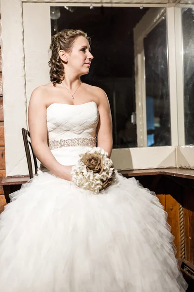 Sposa wating nella sua stanza — Foto Stock