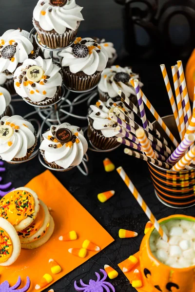 Chocolate drink in jack o' lantern shape cup with  marshmallows — Stock Photo, Image