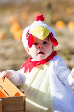 Şirin çocuk içinde Halloween kılık