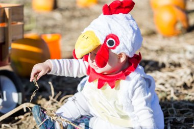Şirin çocuk içinde Halloween kılık