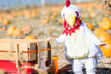 Şirin çocuk içinde Halloween kılık