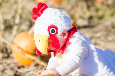 Şirin çocuk içinde Halloween kılık