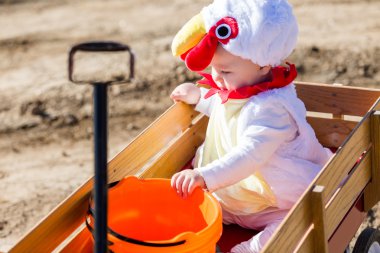 Şirin çocuk içinde Halloween kılık