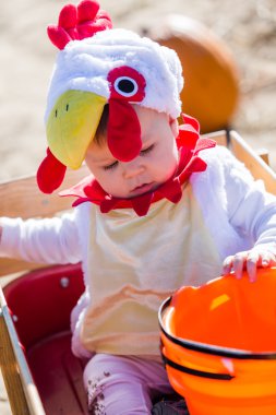 Şirin çocuk içinde Halloween kılık
