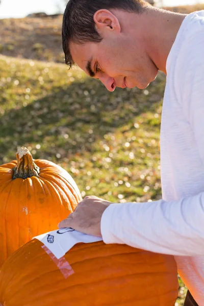 Pumpkin carving — Stock Photo, Image