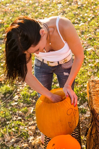 Pumpkin carving — Stock Photo, Image