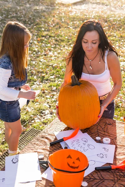 Pumpkin carving — Stock Photo, Image