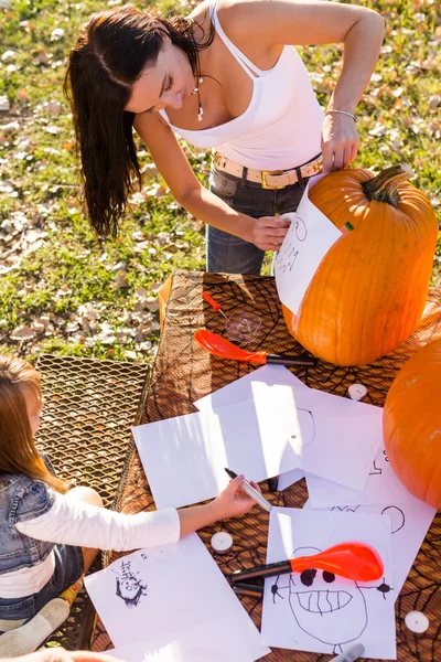 Pumpkin carving — Stock Photo, Image