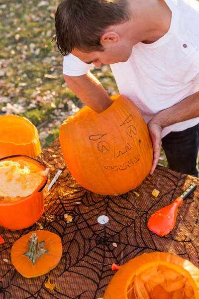 Tallado de calabaza — Foto de Stock