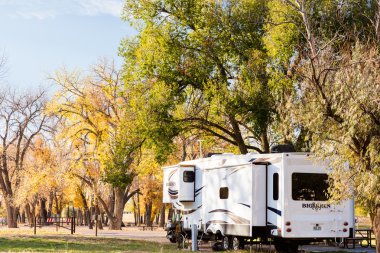 Sonbahar Colorado'da kamp.